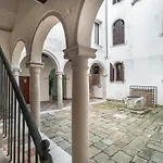 Prestige - Palazzo Moro Noble Floor 아파트